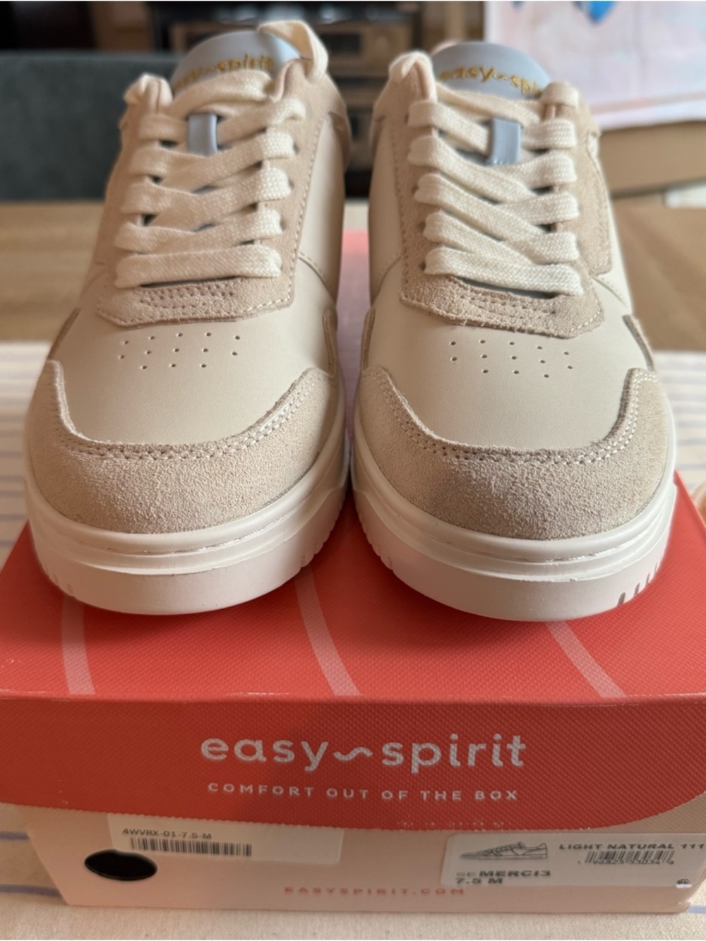 NIB Easy Spirit Cream Lace-Up Sneakers - Size 7.5 - Picture 2 of 7